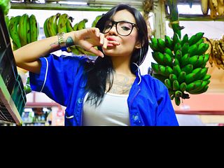 شاهد Tattooed Latina Gets Oiled Up and Gags on Fucking Cock in Sloppiest Deepthroat Film